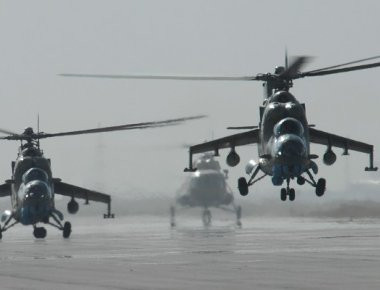 Mil Mi-35 και Mi-28 της ρωσικής Αεροπορίας βομβαρδίζουν στόχους της ISIS